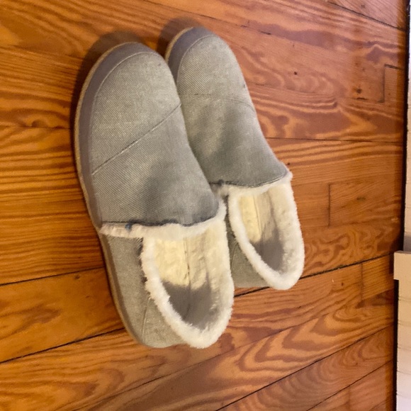 Toms Shoes Toms Slippers Poshmark